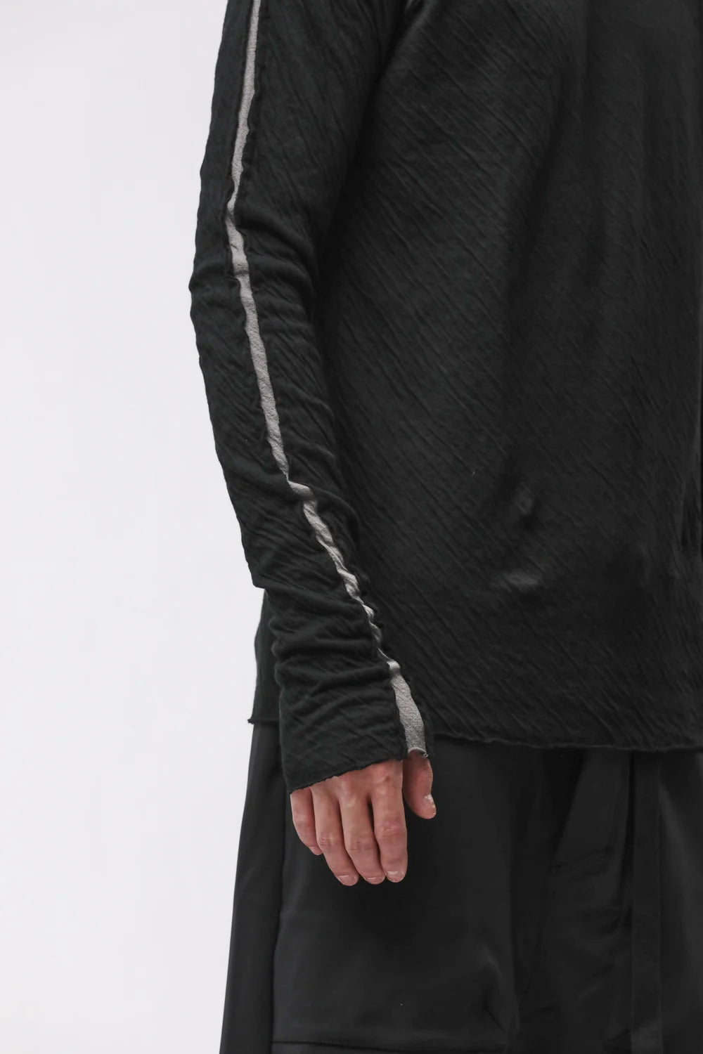 BLACK RAGLAN LONG SLEEVE T-SHIRT MTS 982