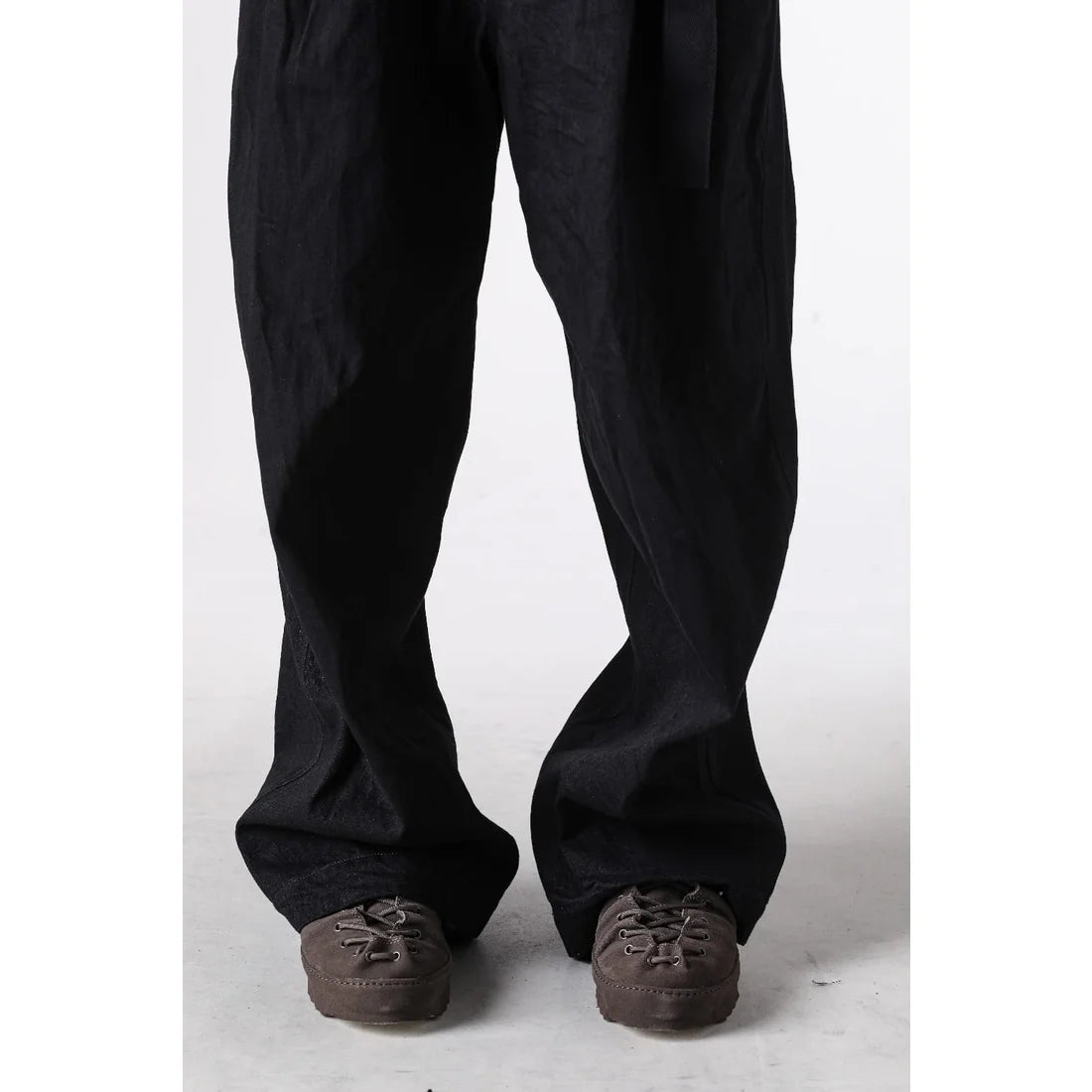 BLACK DENIM BELTED WIDE PANTS
