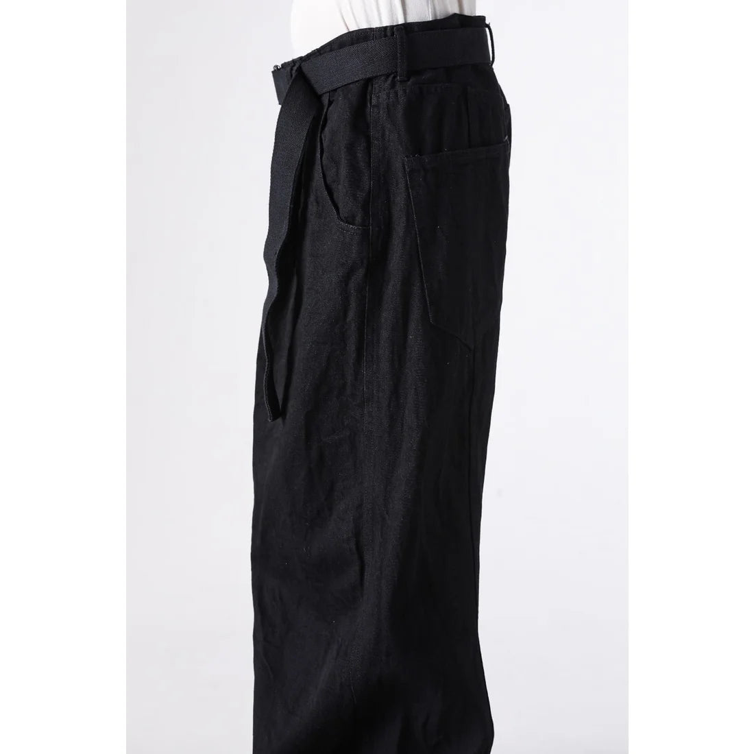 BLACK DENIM BELTED WIDE PANTS