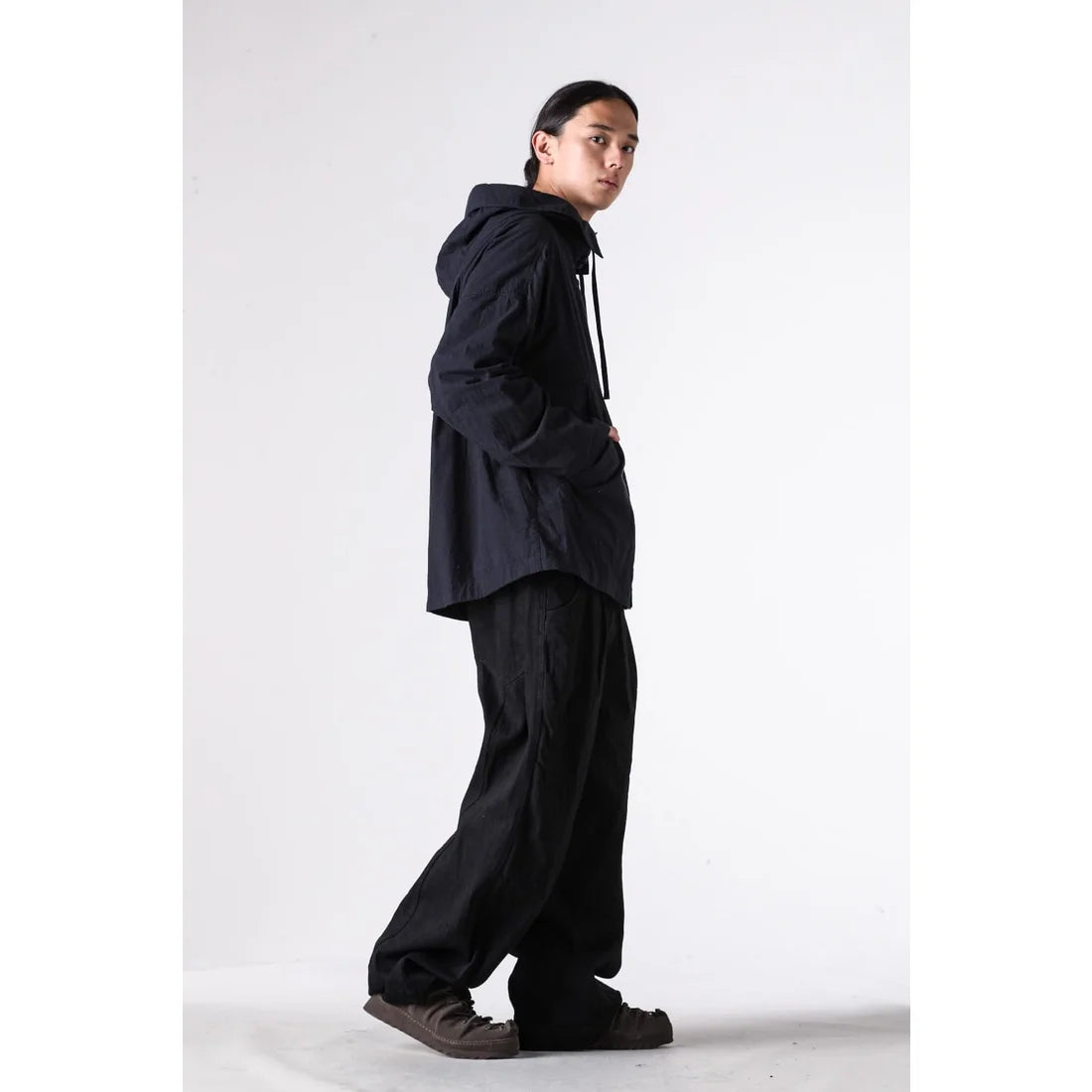 BLACK DENIM BELTED WIDE PANTS