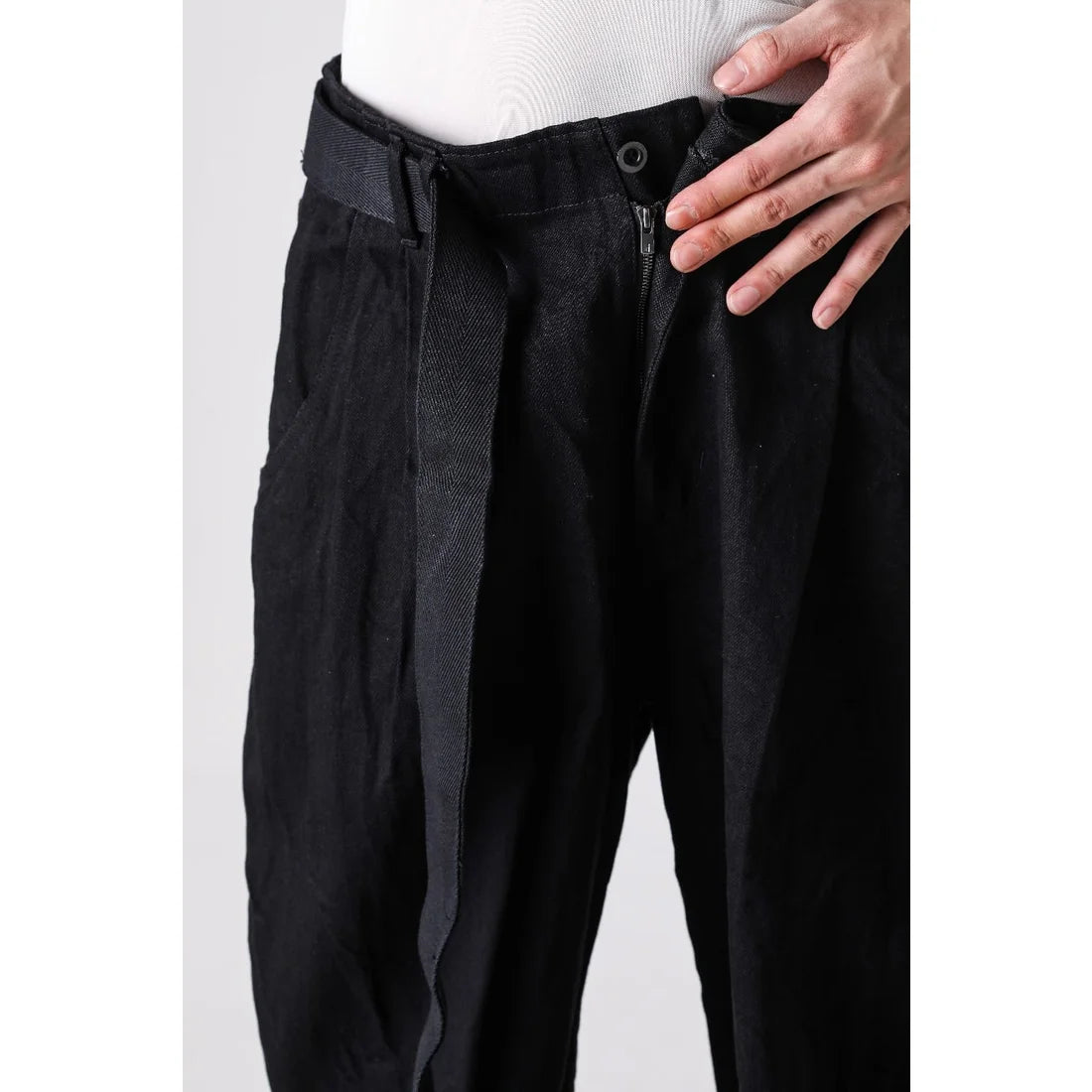 BLACK DENIM BELTED WIDE PANTS