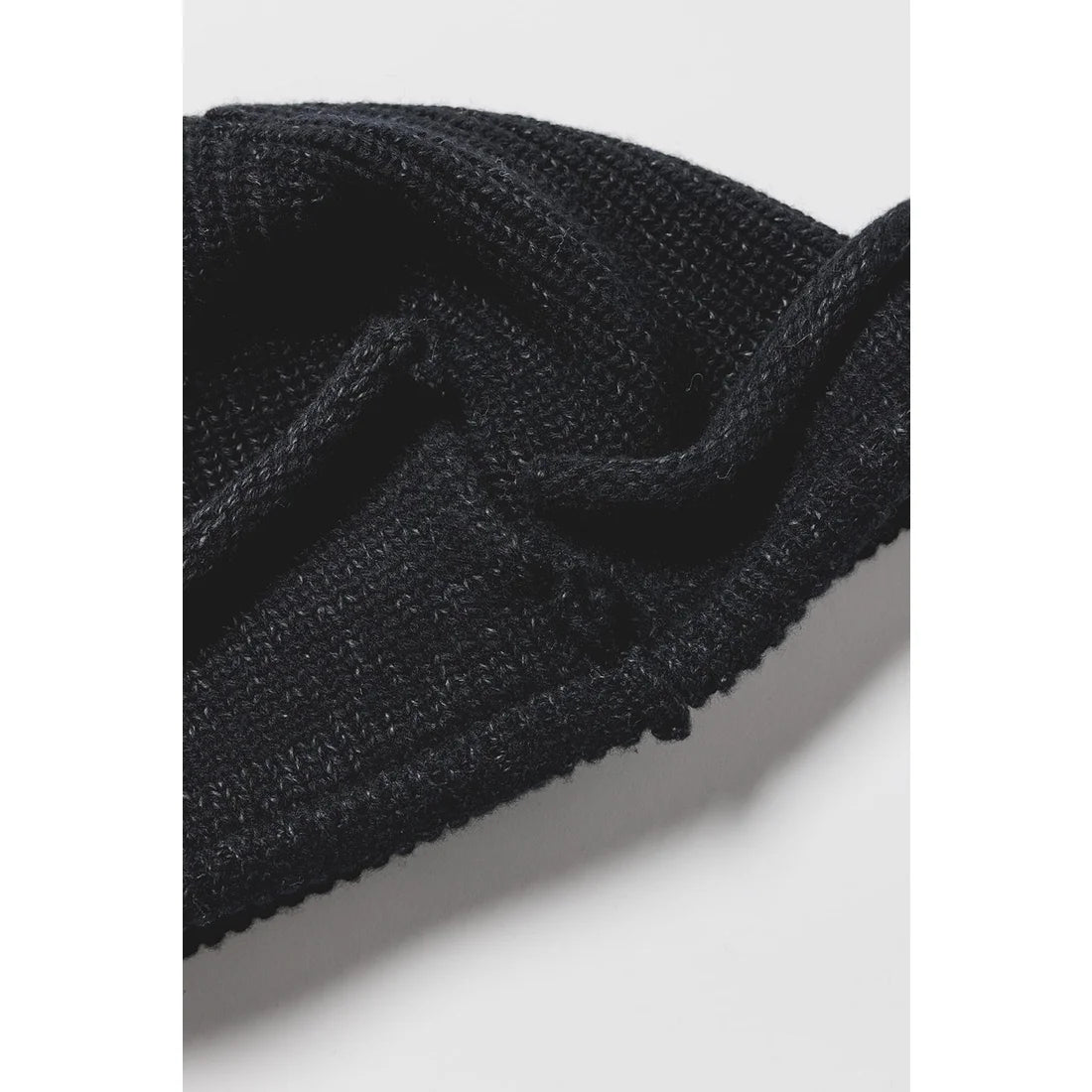 BLACK KNIT BEANIE