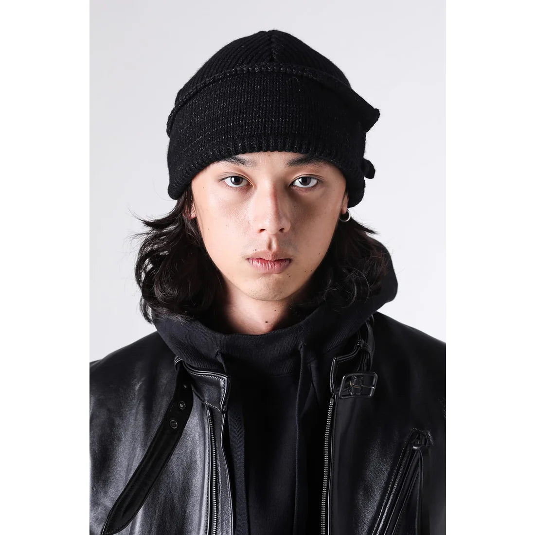 BLACK KNIT BEANIE