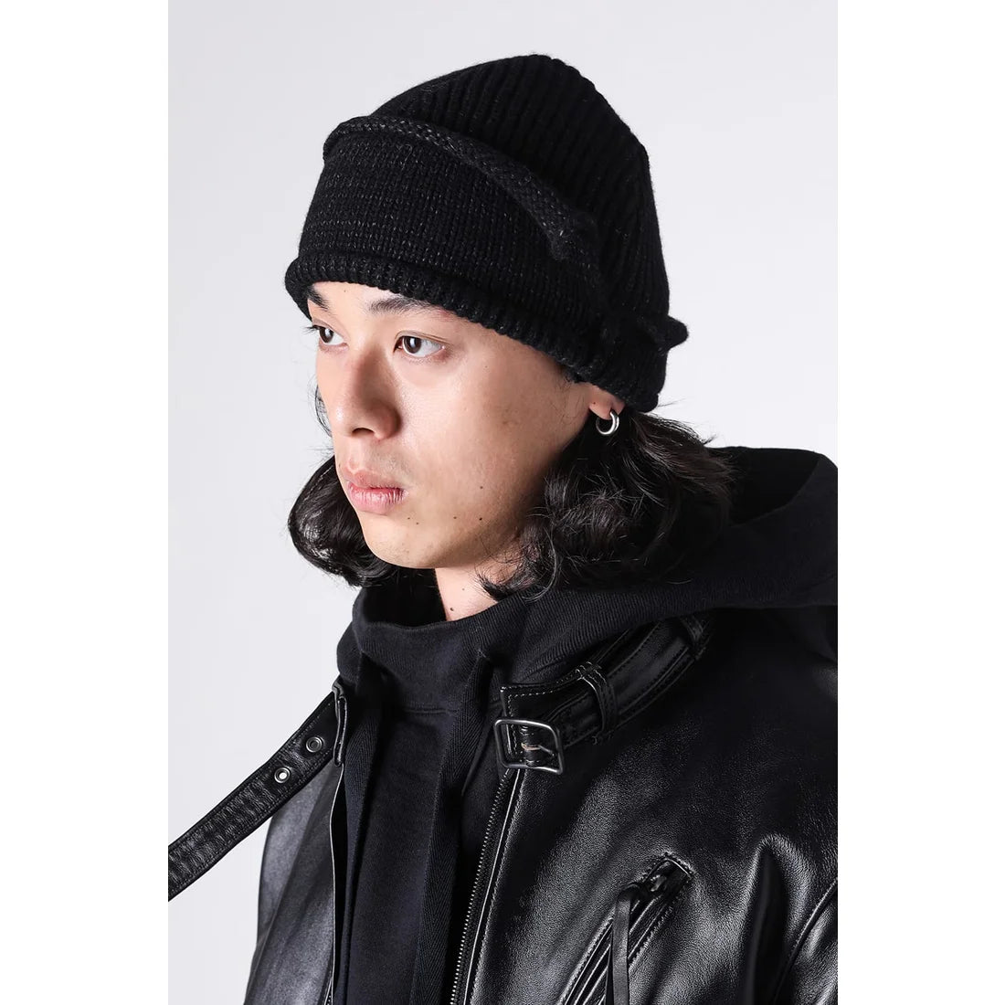 BLACK KNIT BEANIE