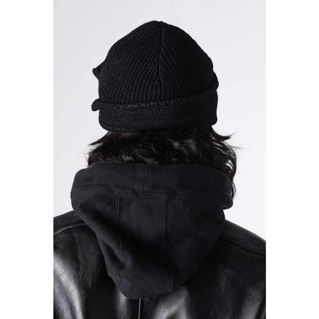 BLACK KNIT BEANIE