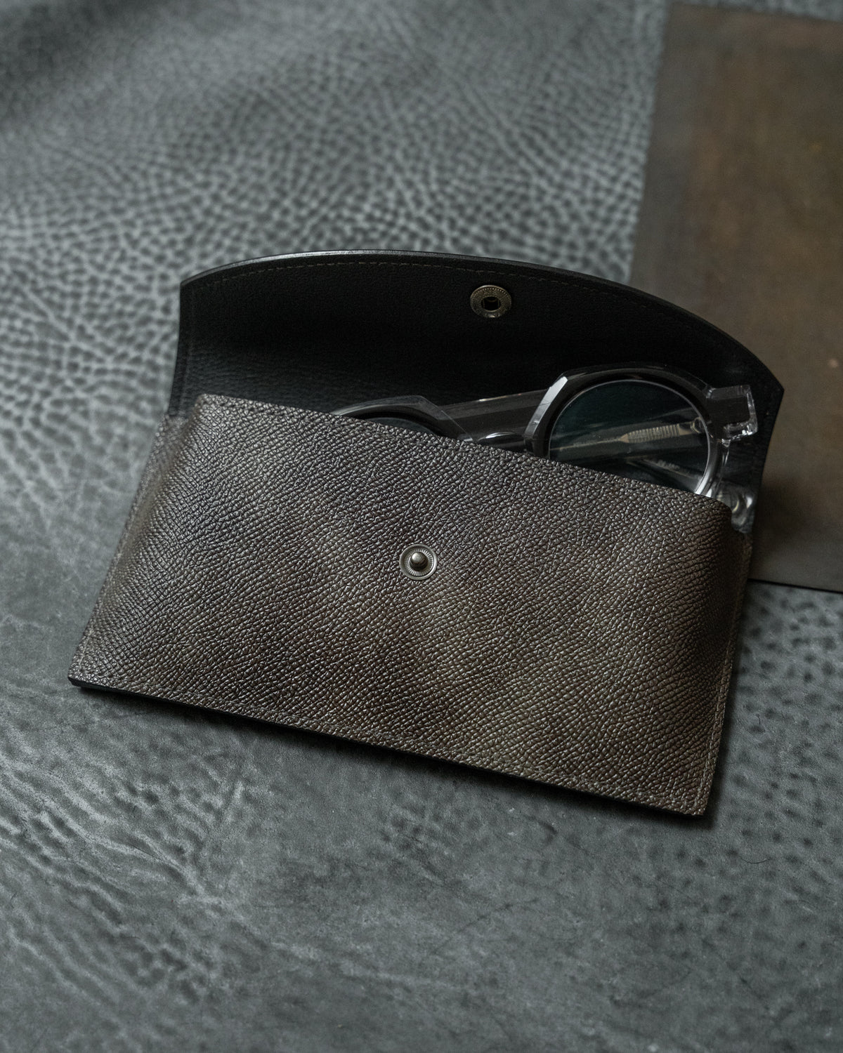 Museum Calf Italian Leather Eyewear Snap Case