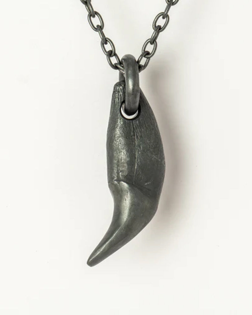 Bear Tooth Necklace Ghost var. medium 1622-6-KA